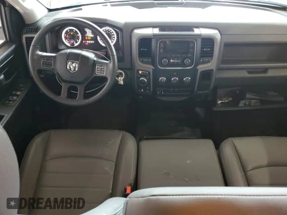 2018 Ram 1500 Tradesman z VIN 1C6RR7KMXJS231197, wystawiony jako Copart lot #62930775 z przebiegiem 114 682 mil mil oraz Czysty tytuł • Clean title. Historia ofert i sprzedaży dostępna na DreamBid. Obrazek 8.