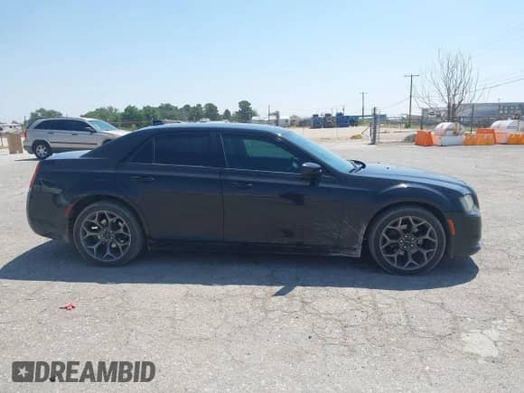 2015 Chrysler 300 S с VIN 2C3CCABG8FH756463, выставлен на аукционе IAAI как лот 42378163 с пробегом 116 103 миль миль и . История ставок и продаж доступна на DreamBid. Изображение 13.