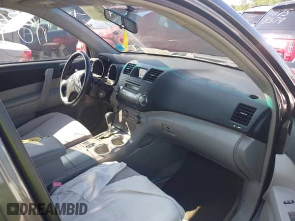 2008 Toyota Highlander z VIN JTEES41A882096292, wystawiony jako IAAI lot #42549928 z przebiegiem Nie podano mil oraz . Historia ofert i sprzedaży dostępna na DreamBid. Obrazek 5.