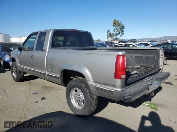 1998 Chevrolet Silverado 2500 с VIN 1GCGK29R8WE256016, выставлен на аукционе Copart как лот 89164785 с пробегом 191 040 миль миль и Чистый • Clean title. История ставок и продаж доступна на DreamBid. Изображение 2.