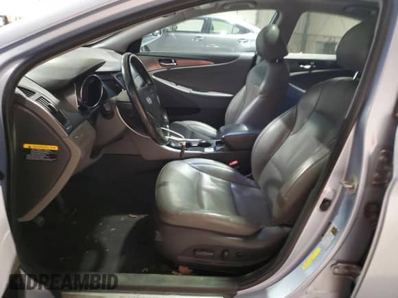 2014 Hyundai Sonata z VIN KMHEC4A46EA105709, wystawiony jako Copart lot #82736205 z przebiegiem 131 808 mil mil oraz Czysty tytuł • Clean title. Historia ofert i sprzedaży dostępna na DreamBid. Obrazek 7.