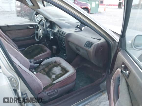 1991 Honda Accord LX z VIN JHMCB7651MC015726, wystawiony jako IAAI lot #41843620 z przebiegiem 55 563 mil mil oraz . Historia ofert i sprzedaży dostępna na DreamBid. Obrazek 5.