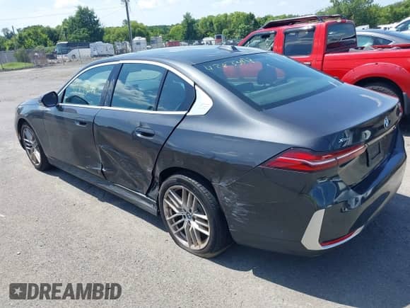 2024 BMW 5 Series 530i xDrive с VIN WBA53FJ09RCR00872, выставлен на аукционе IAAI как лот 42833078 с пробегом 28 602 миль миль и . История ставок и продаж доступна на DreamBid. Изображение 3.