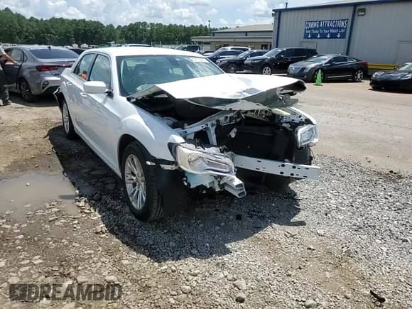 2020 Chrysler 300 Touring с VIN 2C3CCAAG8LH250158, выставлен на аукционе Copart как лот 64755645 с пробегом 14 896 миль миль и Списание • Salvage title. История ставок и продаж доступна на DreamBid. Изображение 14.