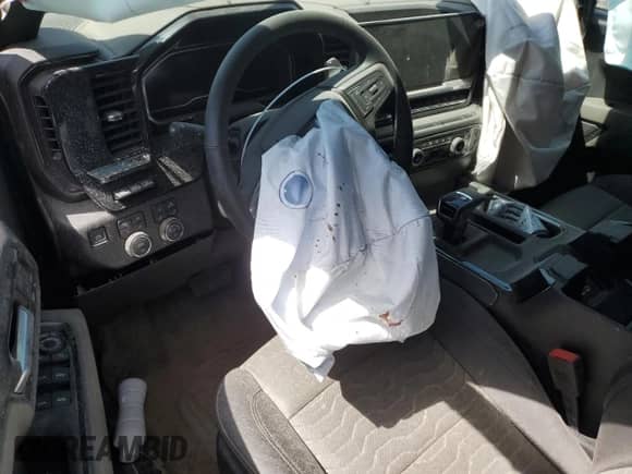 2025 Chevrolet Silverado 1500 z VIN 3GCUKHE86SG111563, wystawiony jako Copart lot #42922455 z przebiegiem Nie podano mil oraz Szkoda całkowita • Salvage title. Historia ofert i sprzedaży dostępna na DreamBid. Obrazek 8.