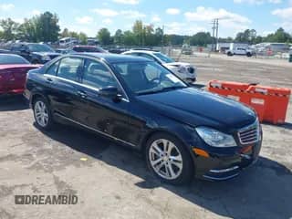 2013 Mercedes-Benz C 300 Sport с VIN WDDGF8AB0DR271952, выставлен на аукционе IAAI как лот 43256573 с пробегом 54 477 миль миль и . История ставок и продаж доступна на DreamBid. Изображение 1.
