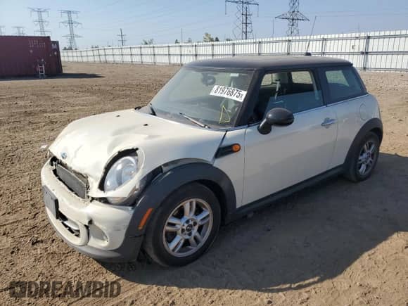 2012 MINI Hardtop с VIN WMWSU3C52CT260986, выставлен на аукционе Copart как лот 81976875 с пробегом 130 257 миль миль и Списание • Salvage title. История ставок и продаж доступна на DreamBid. Изображение 1.