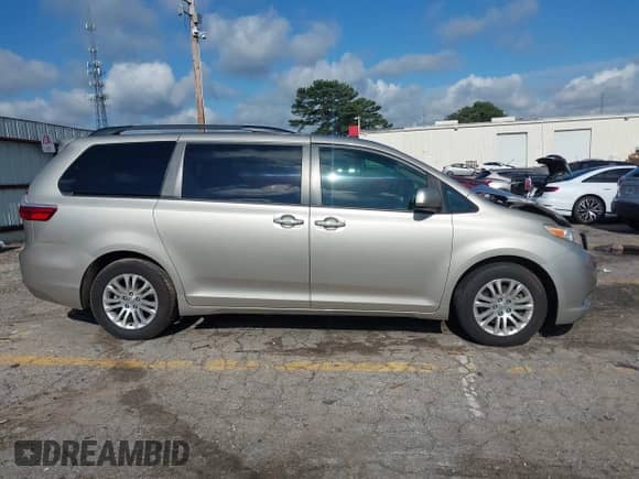 2017 Toyota Sienna XLE Auto Access Seat с VIN 5TDYZ3DC4HS837017, выставлен на аукционе IAAI как лот 42237044 с пробегом 91 041 миль миль и . История ставок и продаж доступна на DreamBid. Изображение 12.