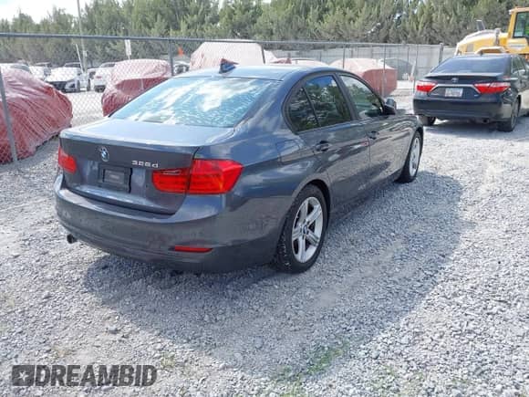 2014 BMW 3 Series 328d z VIN WBA3D3C54EK153080, wystawiony jako IAAI lot #43478076 z przebiegiem 133 052 mil mil oraz . Historia ofert i sprzedaży dostępna na DreamBid. Obrazek 4.