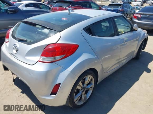 2012 Hyundai Veloster w/Gray Int z VIN KMHTC6AD6CU079711, wystawiony jako IAAI lot #41750279 z przebiegiem 154 746 mil mil oraz . Historia ofert i sprzedaży dostępna na DreamBid. Obrazek 4.