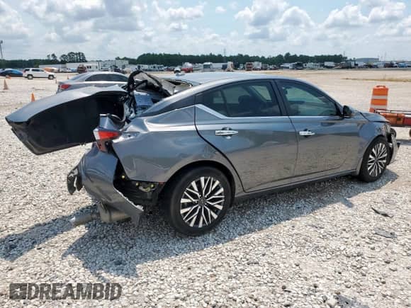 2024 Nissan Altima SV z VIN 1N4BL4DV6RN311726, wystawiony jako Copart lot #68144475 z przebiegiem 37 214 mil mil oraz Szkoda całkowita • Salvage title. Historia ofert i sprzedaży dostępna na DreamBid. Obrazek 3.