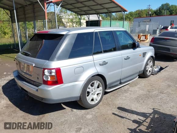 2008 Land Rover Range Rover Sport HSE with VIN SALSK25478A133606, listed as a IAAI auction lot 43346068 with 141,691 mi miles and . Bid and sale history available at DreamBid. Image 4.