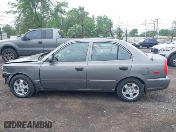 2002 Hyundai Accent GL z VIN KMHCG45C52U372587, wystawiony jako IAAI lot #42244428 z przebiegiem 43 538 mil mil oraz . Historia ofert i sprzedaży dostępna na DreamBid. Obrazek 14.