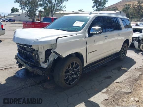 2024 Chevrolet Suburban Premier z VIN 1GNSKFKTXRR209081, wystawiony jako IAAI lot #42271966 z przebiegiem 25 651 mil mil oraz . Historia ofert i sprzedaży dostępna na DreamBid. Obrazek 2.
