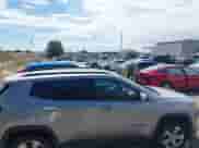 2018 Jeep Compass Latitude z VIN 3C4NJDBB5JT398920, wystawiony jako IAAI lot #43039449 z przebiegiem 84 332 mil mil oraz . Historia ofert i sprzedaży dostępna na DreamBid. Obrazek 13.