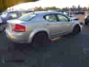 2008 Dodge Avenger SE z VIN 1B3LC46K08N175658, wystawiony jako IAAI lot #43437648 z przebiegiem 176 611 mil mil oraz . Historia ofert i sprzedaży dostępna na DreamBid. Obrazek 4.