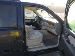 2013 Chevrolet Tahoe LT with VIN 1GNSCBE00DR365744, listed as a IAAI auction lot 43497588 with 224,242 mi miles and . Bid and sale history available at DreamBid. Image 5.