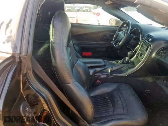 2004 Chevrolet Corvette z VIN 1G1YY22G745133230, wystawiony jako Copart lot #84303785 z przebiegiem 92 127 mil mil oraz Szkoda całkowita • Salvage title. Historia ofert i sprzedaży dostępna na DreamBid. Obrazek 10.