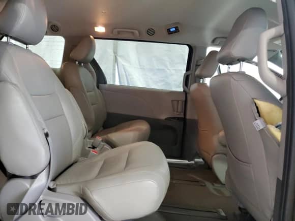 2020 Toyota Sienna L with VIN 5TDZZ3DC5LS082943, listed as a Copart auction lot 66805195 with 33,701 mi miles and Salvage title. Bid and sale history available at DreamBid. Image 11.