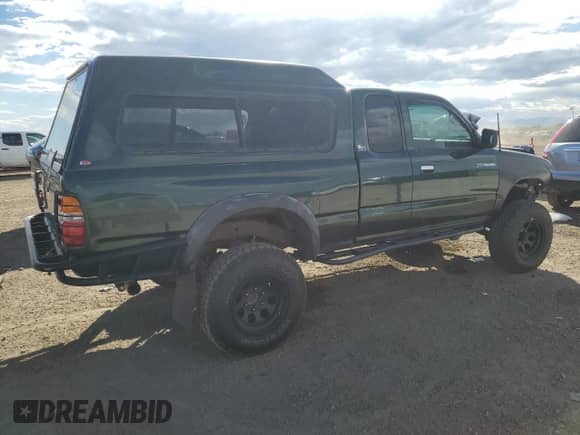 2000 Toyota Tacoma с VIN 4TAWN72N6YZ622408, выставлен на аукционе Copart как лот 81862725 с пробегом 275 084 миль миль и Списание • Salvage title. История ставок и продаж доступна на DreamBid. Изображение 3.