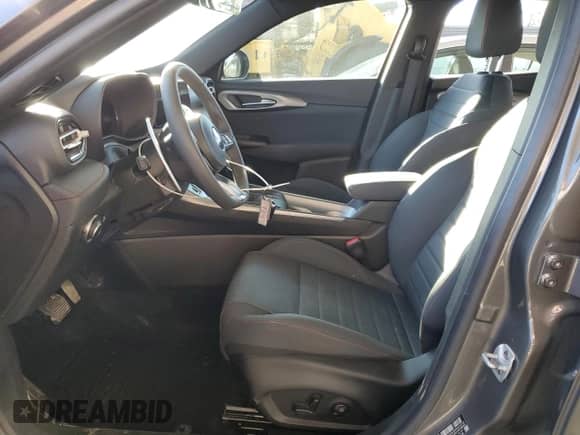 2024 Dodge Hornet R/T z VIN ZACPDFCW1R3A31892, wystawiony jako Copart lot #89151785 z przebiegiem 24 271 mil mil oraz Szkoda całkowita • Salvage title. Historia ofert i sprzedaży dostępna na DreamBid. Obrazek 7.