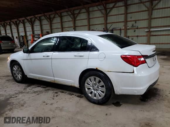 2014 Chrysler 200 LX with VIN 1C3CCBAB9EN229372, listed as a Copart auction lot 81278015 with 326,360 mi miles and Clean title. Bid and sale history available at DreamBid. Image 2.