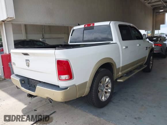 2014 Ram 1500 Longhorn z VIN 1C6RR7PM7ES353935, wystawiony jako IAAI lot #42781639 z przebiegiem 187 049 mil mil oraz . Historia ofert i sprzedaży dostępna na DreamBid. Obrazek 4.