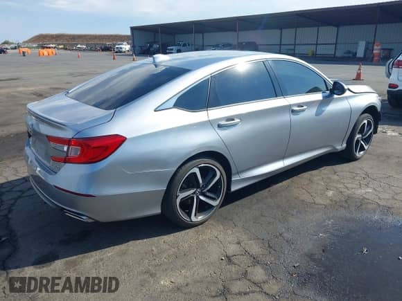 2018 Honda Accord Sport with VIN 1HGCV2F39JA052249, listed as a IAAI auction lot 43056697 with 121,860 mi miles and . Bid and sale history available at DreamBid. Image 4.