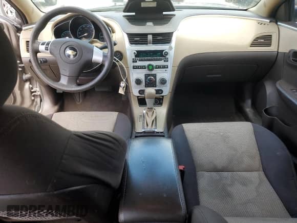 2011 Chevrolet Malibu 1LS z VIN 1G1ZB5E14BF212845, wystawiony jako Copart lot #55453775 z przebiegiem 126 568 mil mil oraz Czysty tytuł • Clean title. Historia ofert i sprzedaży dostępna na DreamBid. Obrazek 8.