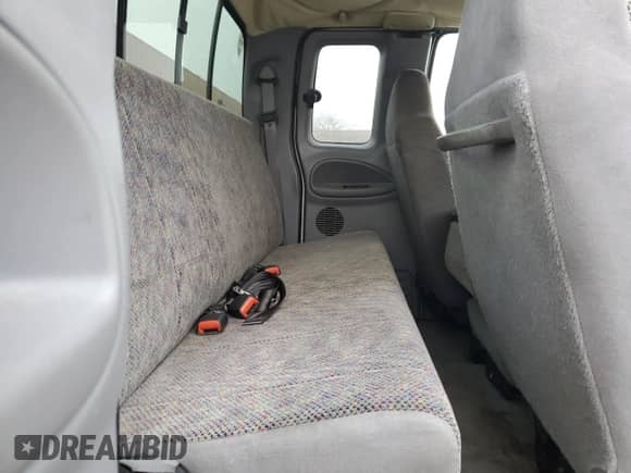 1998 Dodge 1500 с VIN 3B7HF13Y9WG184111, выставлен на аукционе Copart как лот 88115755 с пробегом 118 011 миль миль и Списание • Salvage title. История ставок и продаж доступна на DreamBid. Изображение 10.