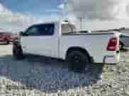 2022 Ram 1500 Laramie z VIN 1C6SRFJT0NN182360, wystawiony jako Copart lot #84590195 z przebiegiem Nie podano mil oraz Nie do naprawy • Non repairable. Historia ofert i sprzedaży dostępna na DreamBid. Obrazek 2.