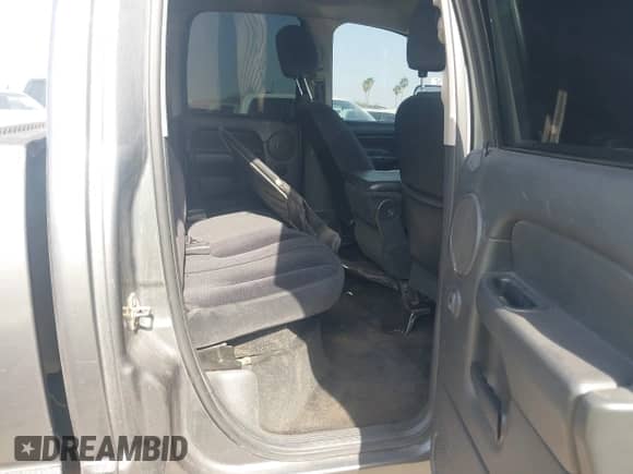 2005 Dodge 2500 SLT z VIN 3D7KS28C15G778863, wystawiony jako IAAI lot #42520642 z przebiegiem 193 811 mil mil oraz . Historia ofert i sprzedaży dostępna na DreamBid. Obrazek 8.