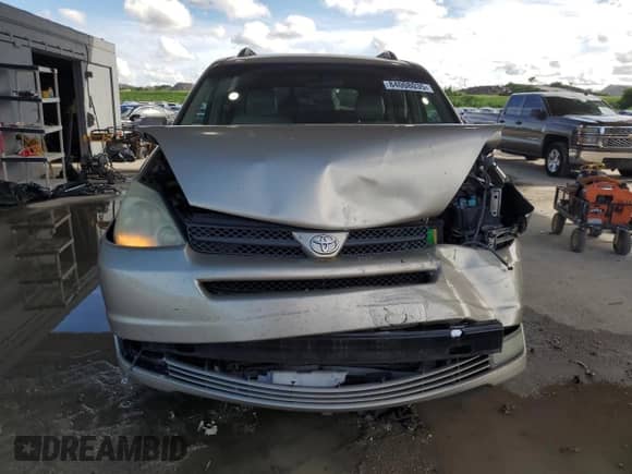 2004 Toyota Sienna XLE z VIN 5TDZA22C04S069460, wystawiony jako Copart lot #84008035 z przebiegiem 243 993 mil mil oraz Szkoda całkowita • Salvage title. Historia ofert i sprzedaży dostępna na DreamBid. Obrazek 5.