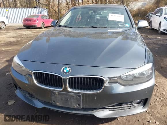 2013 BMW 3 Series 328i xDrive z VIN WBA3B3G58DNR79587, wystawiony jako IAAI lot #41494987 z przebiegiem 115 336 mil mil oraz . Historia ofert i sprzedaży dostępna na DreamBid. Obrazek 12.