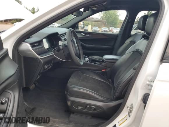 2023 Jeep Grand Cherokee Laredo z VIN 1C4RJJAG1P8879865, wystawiony jako Copart lot #71516035 z przebiegiem 18 657 mil mil oraz Szkoda całkowita • Salvage title. Historia ofert i sprzedaży dostępna na DreamBid. Obrazek 7.