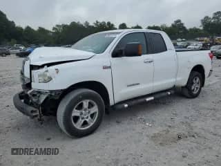2008 Toyota Tundra Limited z VIN 5TBBV58168S522413, wystawiony jako Copart lot #69556915 z przebiegiem 141 390 mil mil oraz Szkoda całkowita • Salvage title. Historia ofert i sprzedaży dostępna na DreamBid. Obrazek 1.