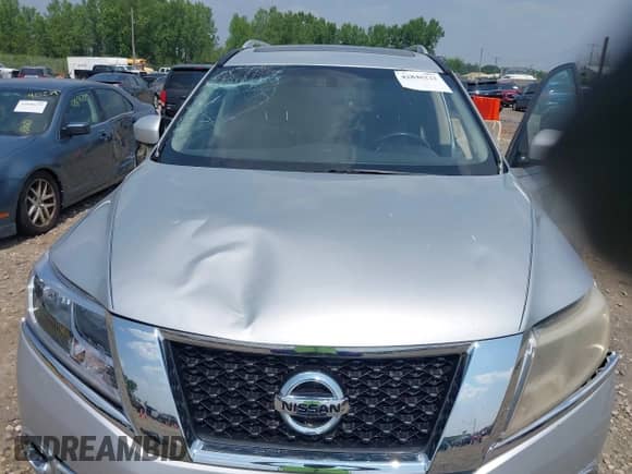 2014 Nissan Pathfinder SV with VIN 5N1AR2MM6EC708435, listed as a IAAI auction lot 42848222 with 183,269 mi miles and . Bid and sale history available at DreamBid. Image 6.