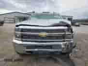2015 Chevrolet Silverado 2500HD Work Truck z VIN 1GC1KUEG8FF664922, wystawiony jako Copart lot #53850725 z przebiegiem 84 600 mil mil oraz Szkoda całkowita • Salvage title. Historia ofert i sprzedaży dostępna na DreamBid. Obrazek 5.