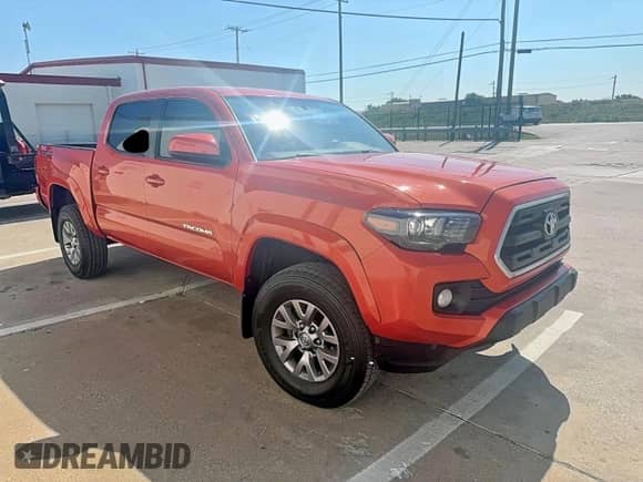 2017 Toyota Tacoma SR5 z VIN 3TMAZ5CN4HM037804, wystawiony jako Copart lot #86278135 z przebiegiem 119 886 mil mil oraz Czysty tytuł • Clean title. Historia ofert i sprzedaży dostępna na DreamBid. Obrazek 1.