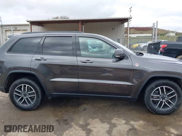 2020 Jeep Grand Cherokee Trailhawk with VIN 1C4RJFLG1LC293619, listed as a IAAI auction lot 40832943 with 43,563 mi miles and . Bid and sale history available at DreamBid. Image 14.