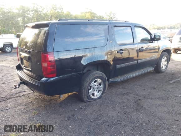 2007 Chevrolet Suburban LT z VIN 3GNFK16307G101922, wystawiony jako IAAI lot #43320570 z przebiegiem 172 591 mil mil oraz . Historia ofert i sprzedaży dostępna na DreamBid. Obrazek 4.