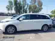 2021 Toyota Sienna Limited z VIN 5TDZSKFC1MS025314, wystawiony jako IAAI lot #42107397 z przebiegiem 108 514 mil mil oraz . Historia ofert i sprzedaży dostępna na DreamBid. Obrazek 15.