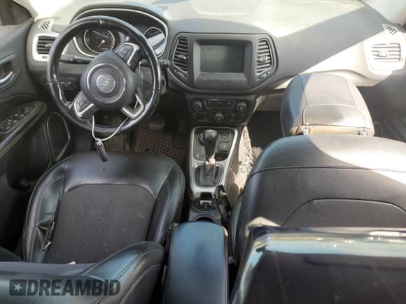 2018 Jeep Compass Latitude с VIN 3C4NJDBB4JT284231, выставлен на аукционе Copart как лот 72084355 с пробегом Не указан миль и Списание • Salvage title. История ставок и продаж доступна на DreamBid. Изображение 8.