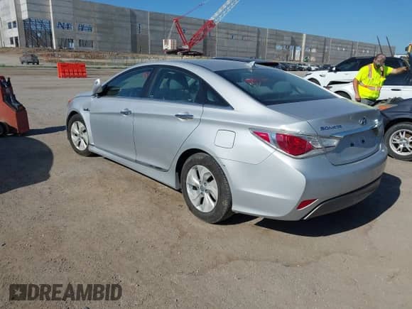 2014 Hyundai Sonata z VIN KMHEC4A40EA117354, wystawiony jako IAAI lot #42548390 z przebiegiem 179 866 mil mil oraz . Historia ofert i sprzedaży dostępna na DreamBid. Obrazek 3.