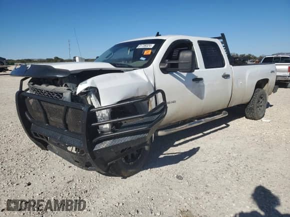 2011 Chevrolet Silverado 2500HD Work Truck с VIN 1GC1KVCG7BF201317, выставлен на аукционе Copart как лот 81739324 с пробегом 251 634 миль миль и Списание • Salvage title. История ставок и продаж доступна на DreamBid. Изображение 1.