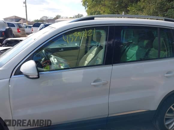 2015 Volkswagen Tiguan S with VIN WVGAV7AX8FW567004, listed as a IAAI auction lot 43396121 with 109,393 mi miles and . Bid and sale history available at DreamBid. Image 14.