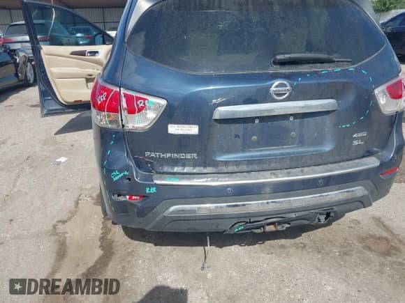 2014 Nissan Pathfinder Platinum z VIN 5N1AR2MM8EC691105, wystawiony jako IAAI lot #42807832 z przebiegiem 187 540 mil mil oraz . Historia ofert i sprzedaży dostępna na DreamBid. Obrazek 6.