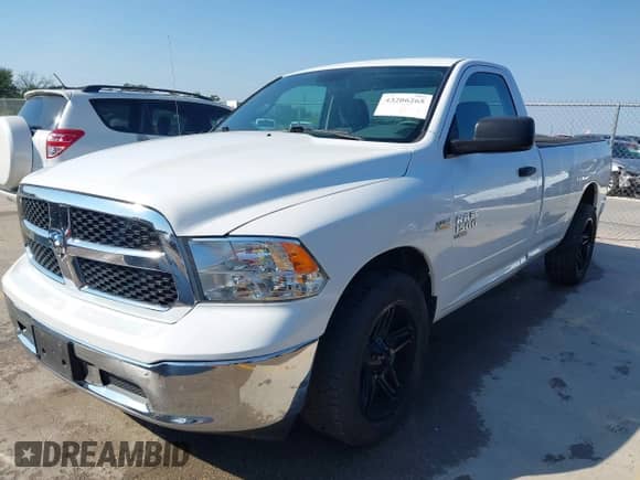 2019 Ram 1500 Tradesman z VIN 3C6JR6DT7KG546768, wystawiony jako IAAI lot #43206265 z przebiegiem 127 478 mil mil oraz . Historia ofert i sprzedaży dostępna na DreamBid. Obrazek 2.