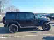 2021 Jeep Wrangler Unlimited Sahara z VIN 1C4JJXP62MW826470, wystawiony jako IAAI lot #41651709 z przebiegiem 44 677 mil mil oraz . Historia ofert i sprzedaży dostępna na DreamBid. Obrazek 13.