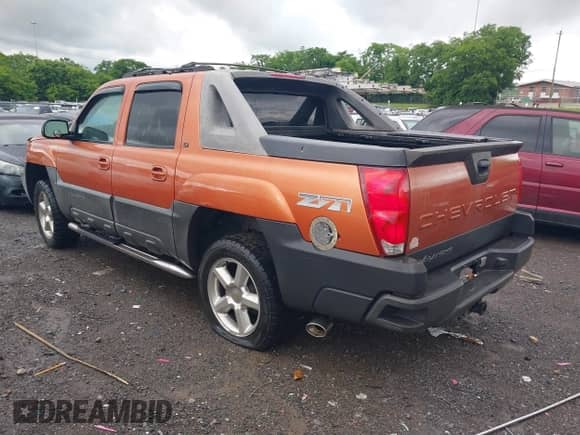 2005 Chevrolet Avalanche LS z VIN 3GNEK12Z95G188402, wystawiony jako IAAI lot #42354304 z przebiegiem 262 889 mil mil oraz . Historia ofert i sprzedaży dostępna na DreamBid. Obrazek 3.